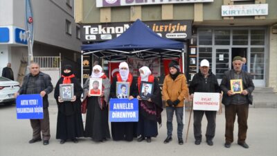 MUŞ (AA) – Muş'ta çocukları terör örgütü PKK tarafından kaçırılan