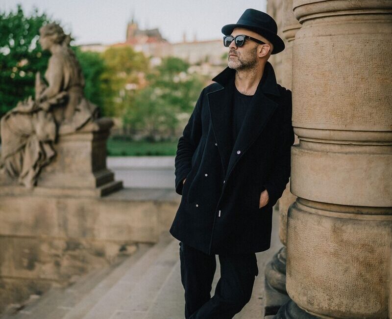 - Evgin:
- "Şarkıya kanun, cümbüş, darbuka, def gibi etnik sazlar