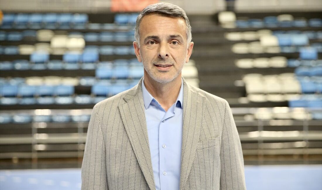 - Kulüp Başkanı Ömer Bektaş:
- "Sakarya'yı Sultanlar Ligi'nde temsil etmeyi