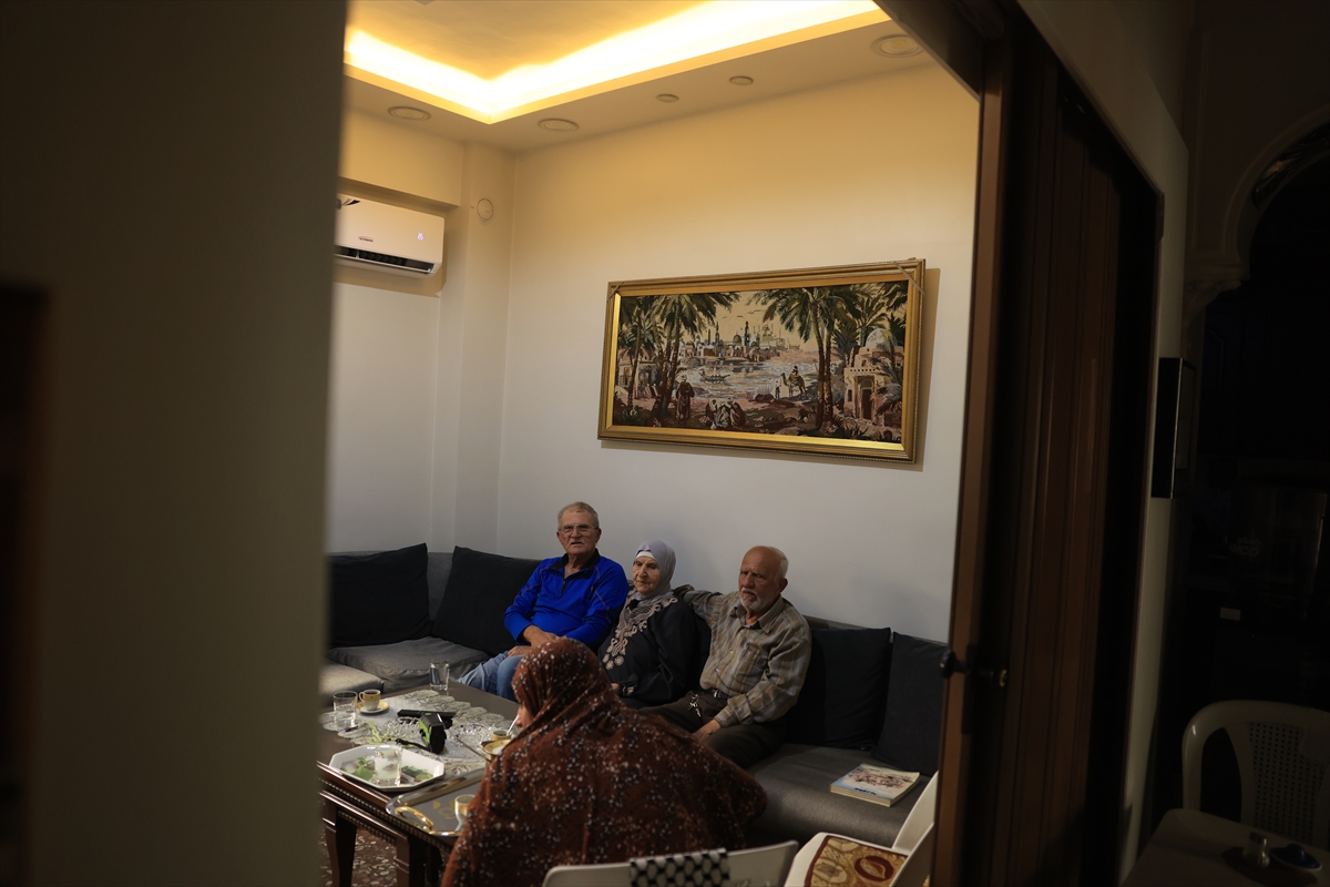 - Nekbe şahidi Hadra Muhammed:
- "İngilizler Yahudileri kamplara yerleştirip askeri