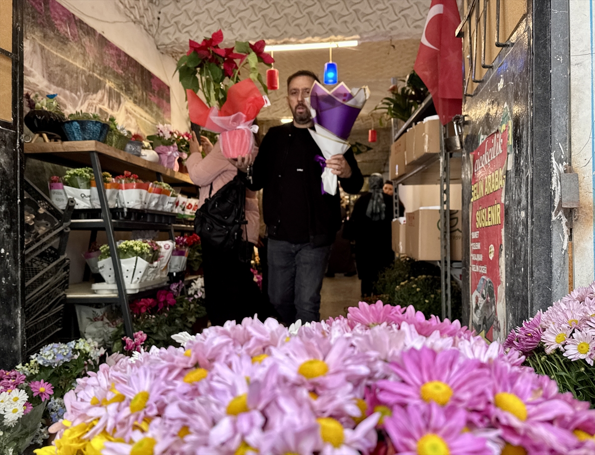 NEVŞEHİR (AA) – Nevşehir ve Kırşehir'de, 24 Kasım Öğretmenler Günü