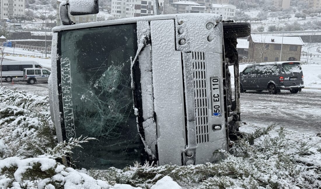 NEVŞEHİR (AA) – Nevşehir'de işçi servisinin devrilmesi sonucu 14 kişi