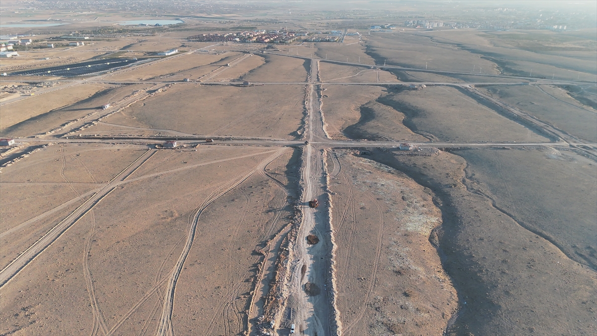 - OSB'deki fabrika parsellerinden çıkan hafriyat, mobil konkasörle işlendikten sonra