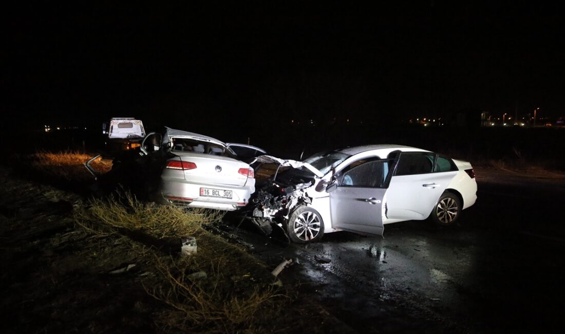 NİĞDE (AA) – Niğde’nin Çamardı ilçesinde iki otomobilin çarpıştığı kazada