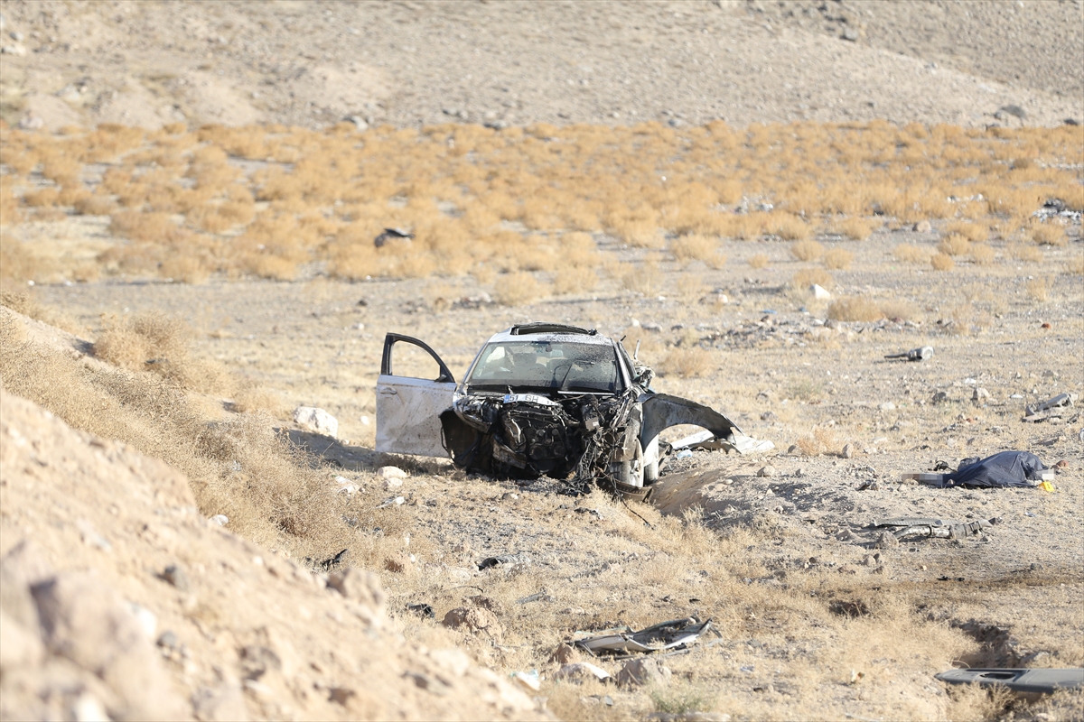 NİĞDE (AA) – Niğde'de otomobilin şarampole devrilmesi sonucu 2 kişi