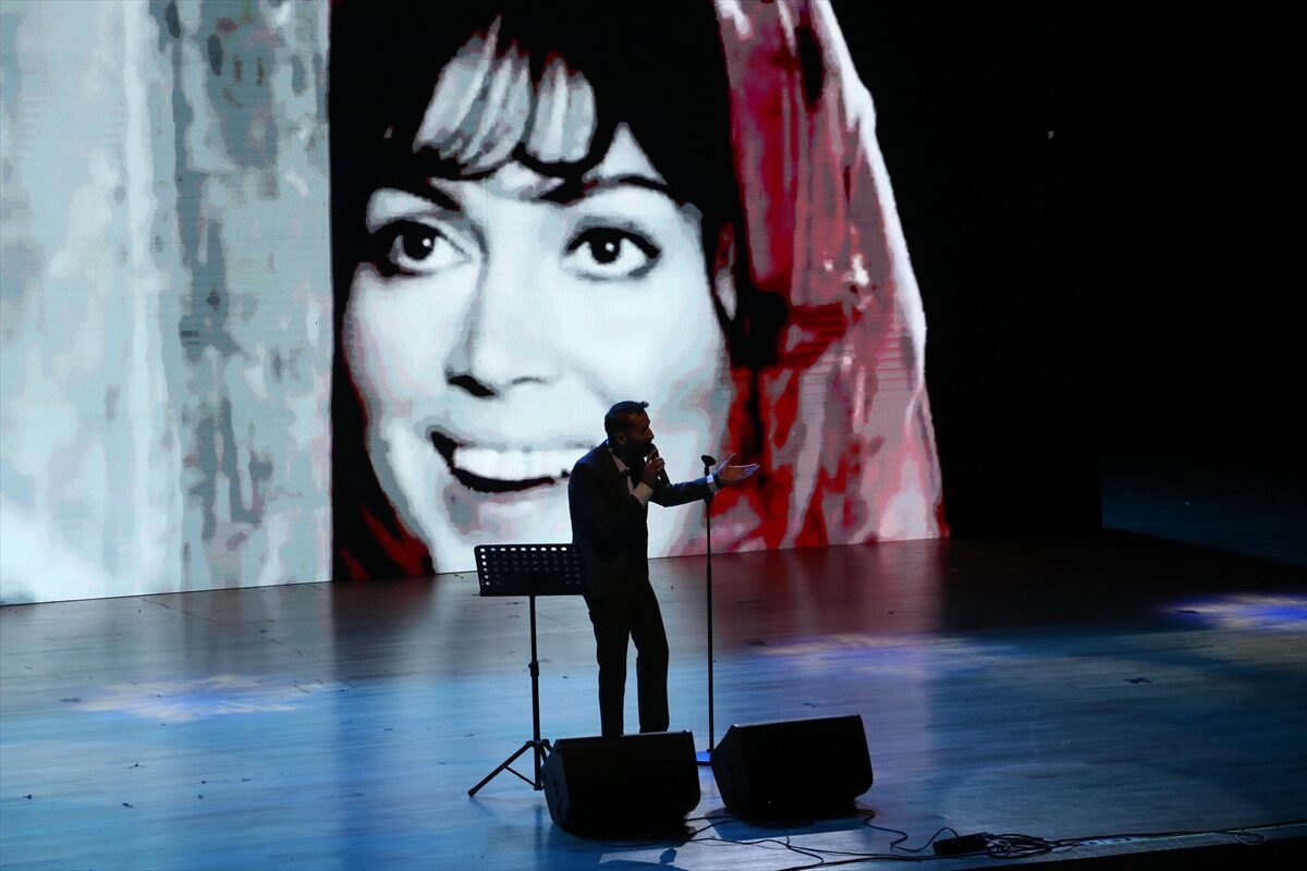 KAYSERİ (AA) – Kayseri'de öğretmenler tarafından hazırlanan "Zamana Yenilmeyen Şarkılar