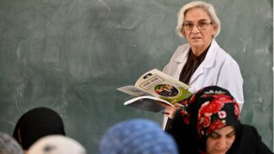 - Düzce'de emekli öğretmen Nihal Altındağ, müdürlüğünü yaptığı vakıf bünyesinde