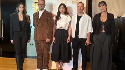 - Koç:
- "Çok güzel duygular taşıyan, tatlı bir film yaptığımızı