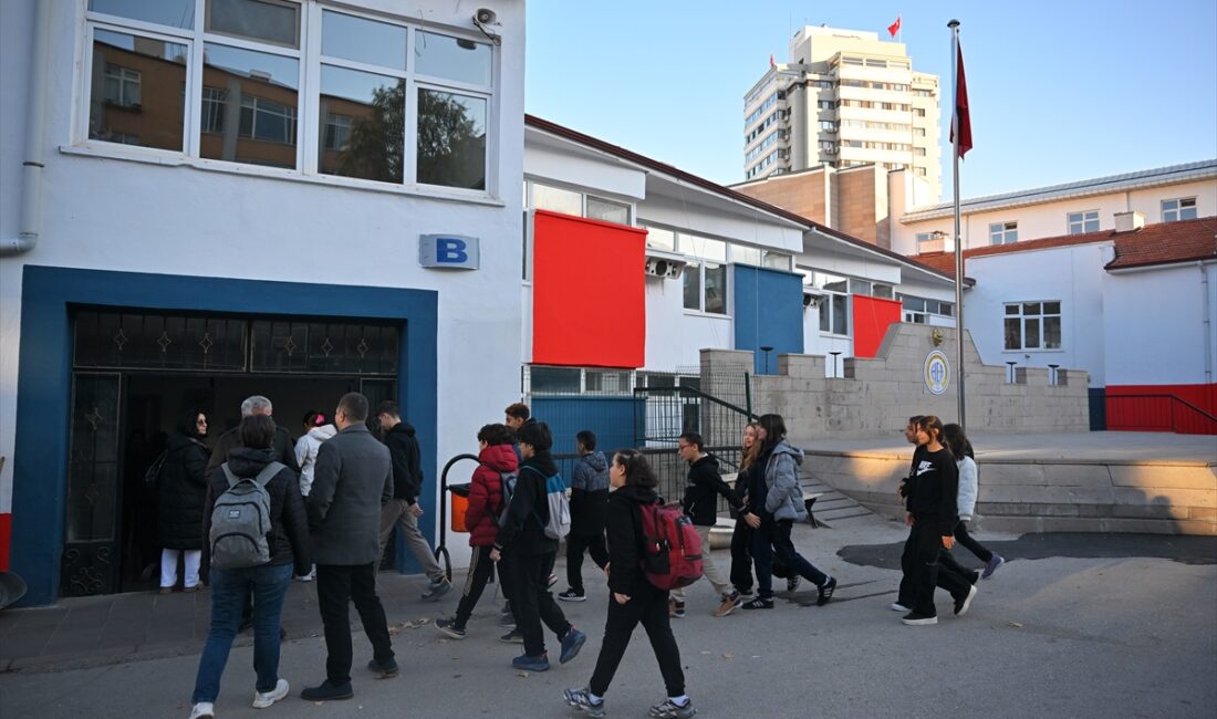 - MEB'e bağlı ilk ve ortaöğretim kurumlarındaki yaklaşık 18 milyon