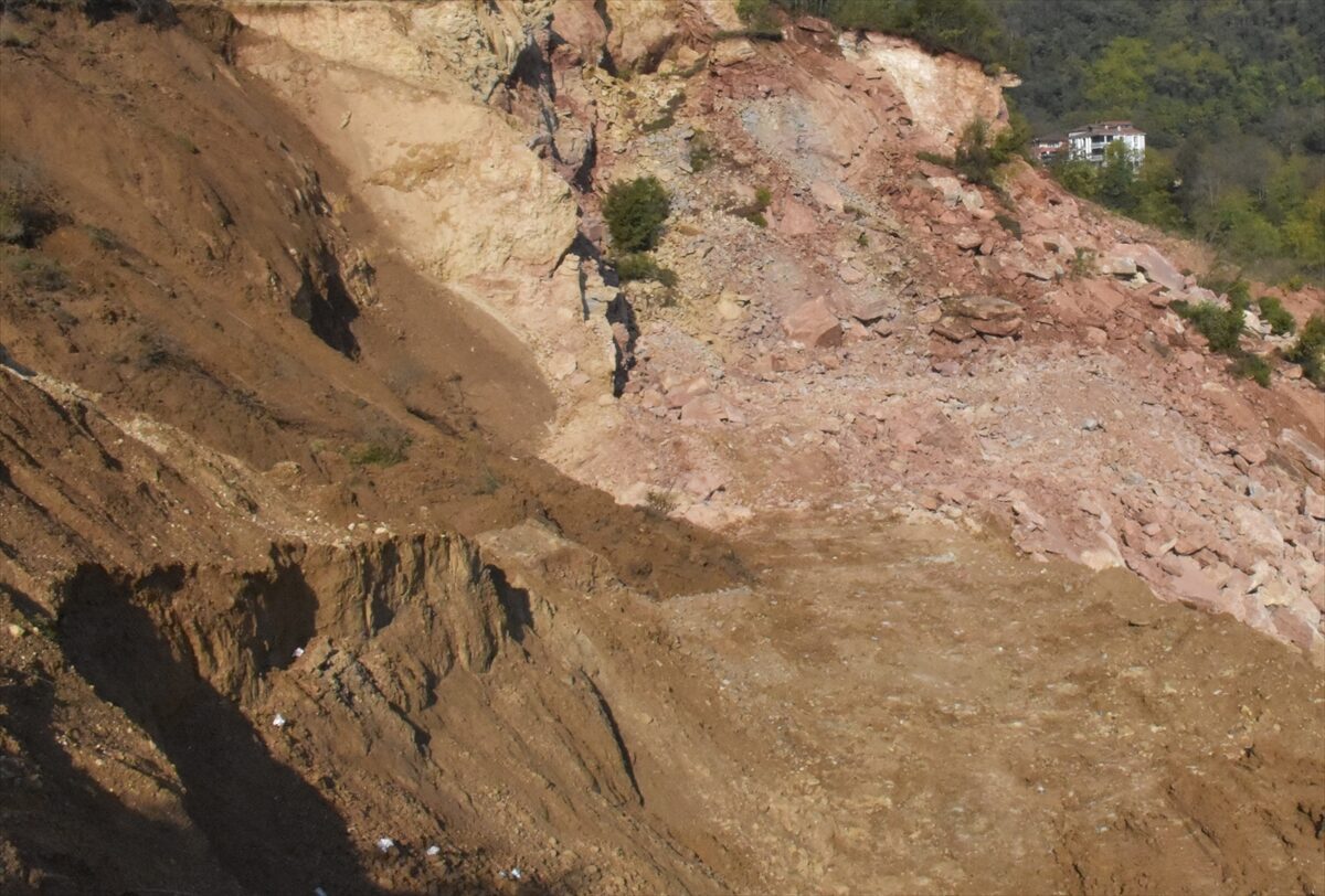 ORDU (AA) – Ordu'da, Fatsa-Çatalpınar kara yolundaki bir taş ocağı