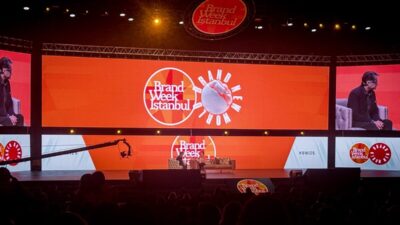 - Kapadia:
- "Bir tarafta popstarla, bir tarafta sporcuyla ilgili film,