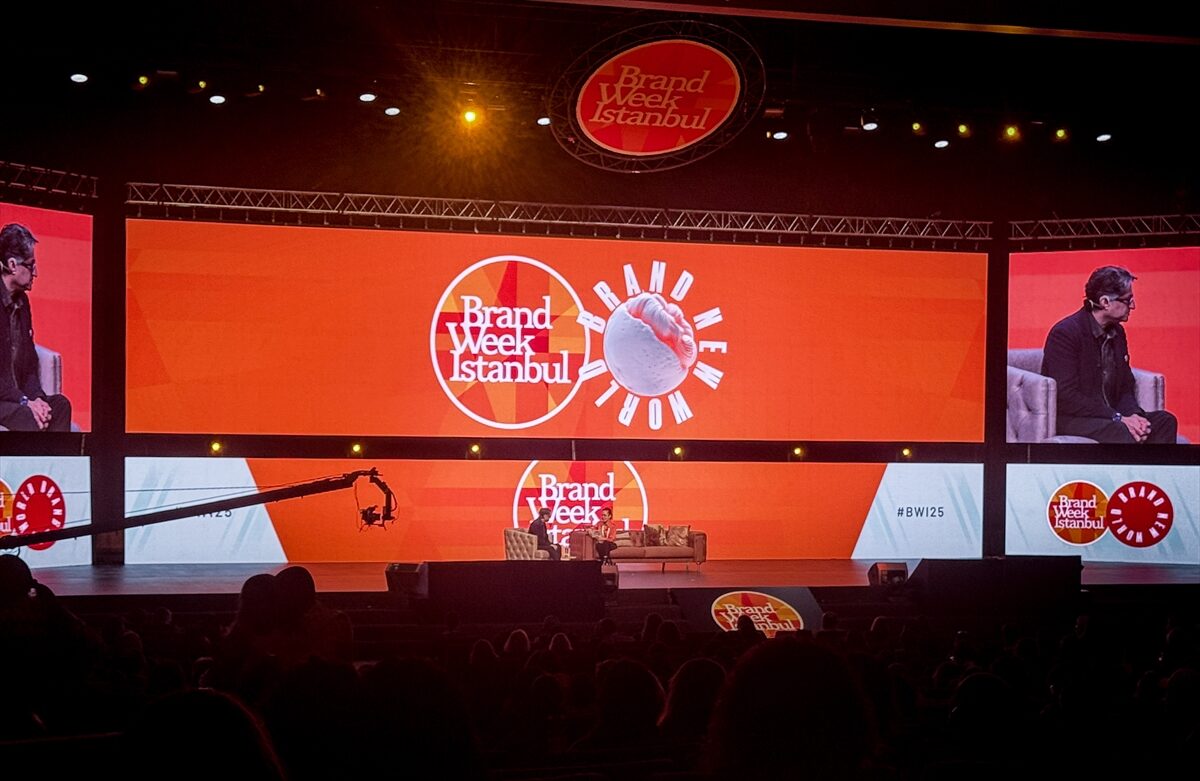 - Kapadia:
- "Bir tarafta popstarla, bir tarafta sporcuyla ilgili film,