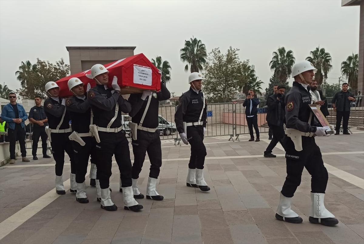 - Şehidin cenazesi, İl Emniyet Müdürlüğünün bahçesinde yapılan törenin ardından