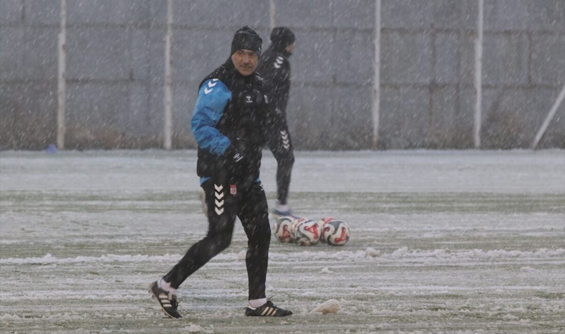- Teknik direktör Mehmet Altıparmak:
- "6 haftalık periyodumuzu iyi bir