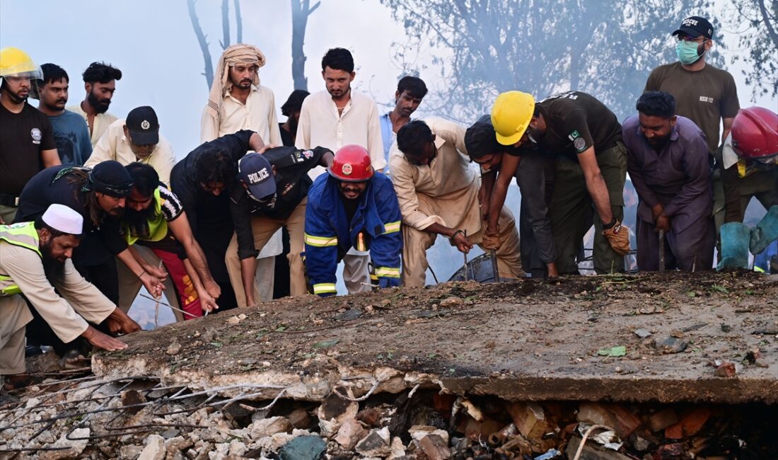 ANKARA (AA) – Pakistan'ın Haydarabad şehrindeki bir havai fişek fabrikasında