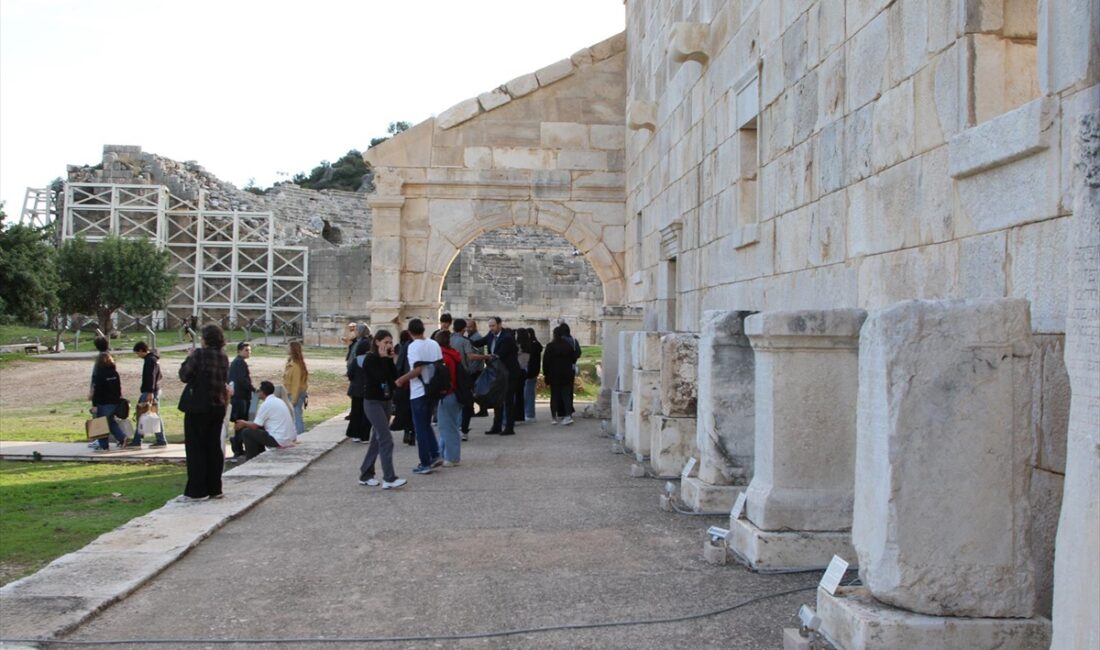 ANTALYA (AA) – Antalya'nın Kaş ilçesinde Antalya Kültür Yolu Festivali