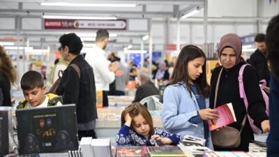 - Ümraniye Belediye Başkanı İsmet Yıldırım:
- "Geçtiğimiz yıl fuarda ziyaretçi