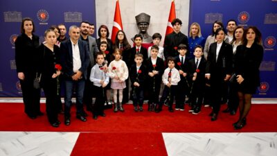 MOSKOVA (AA) – Rusya’da bulunan Türk çocukları boyadıkları 87 avuç