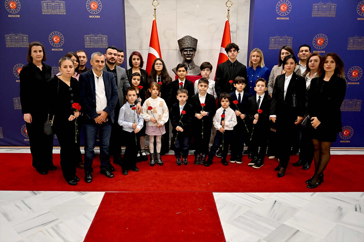 MOSKOVA (AA) – Rusya’da bulunan Türk çocukları boyadıkları 87 avuç