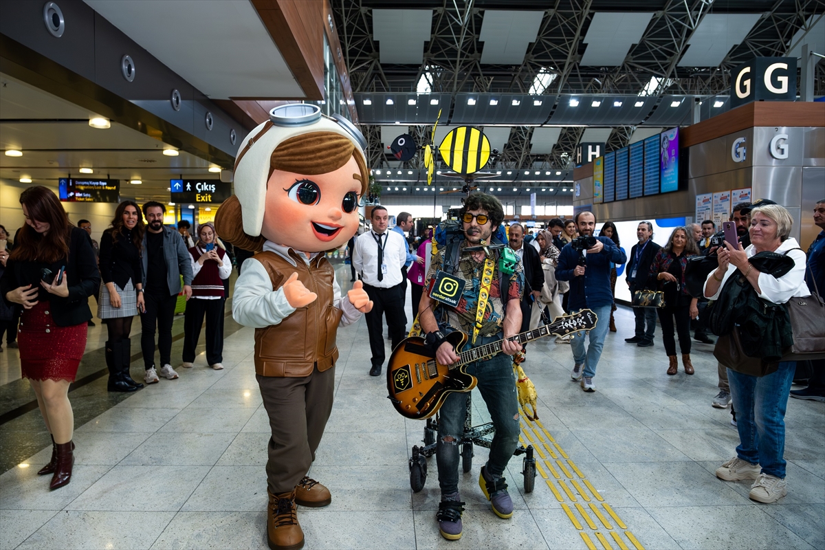 - Müşteri Deneyimi Şefi Özen Çakır Özel:
- "İnsanların bir konuda