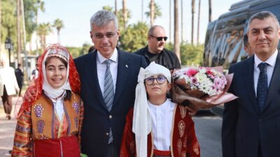 - "Türkiye artık sadece sağlık hizmetlerini sunan değil, bunun bilimini