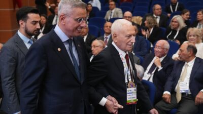 - "2000 yılında toplam 200 karaciğer nakli yapılan, 6 nakil