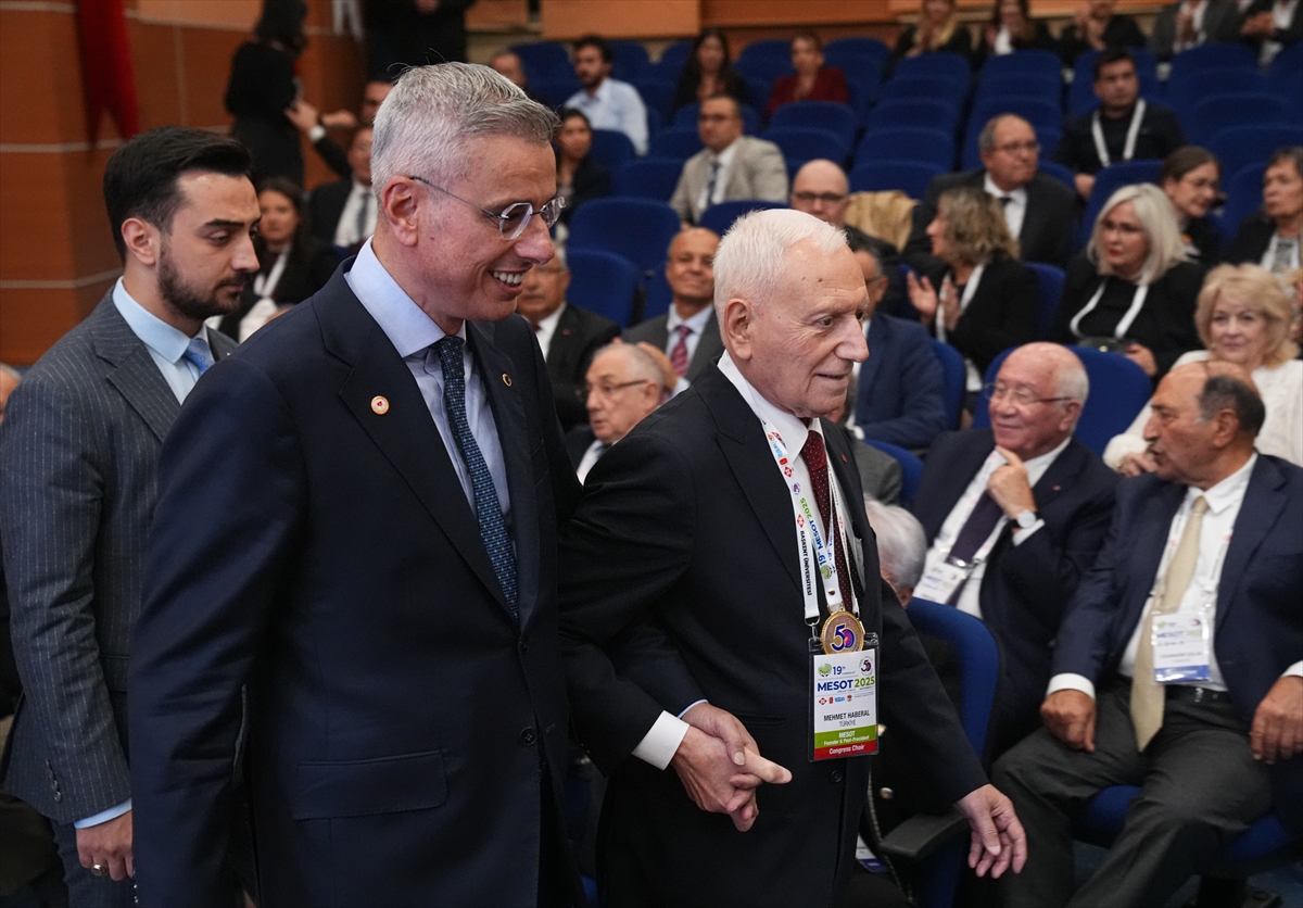 - "2000 yılında toplam 200 karaciğer nakli yapılan, 6 nakil