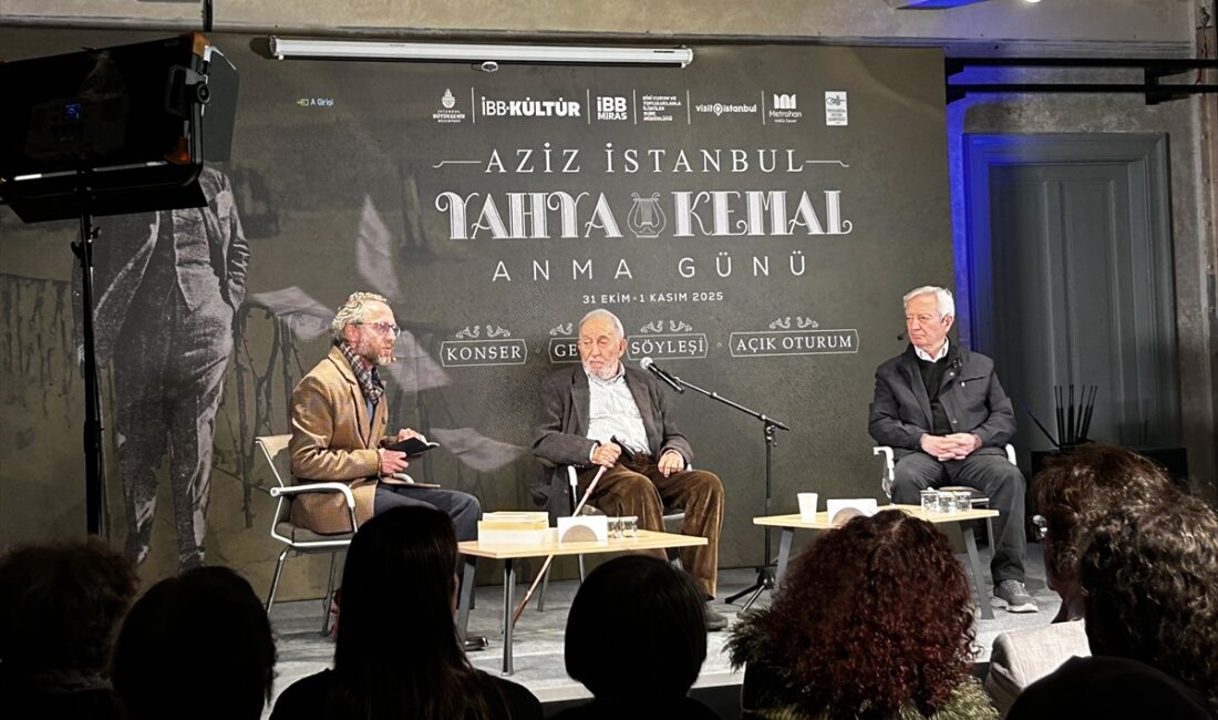 - Şair ve yazar Beşir Ayvazoğlu:
- "Yahya Kemal, tam zamanında
