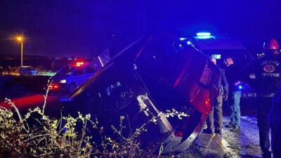 SAKARYA (AA) – Sakarya'nın Akyazı ilçesinde, iki hafif ticari aracın