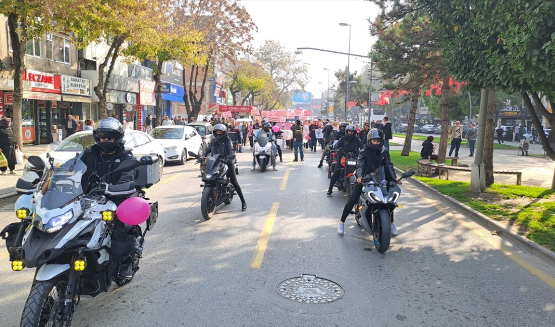 SAKARYA (AA) – Sakarya'da kanserle mücadeleye dikkati çekmek amacıyla motosiklet