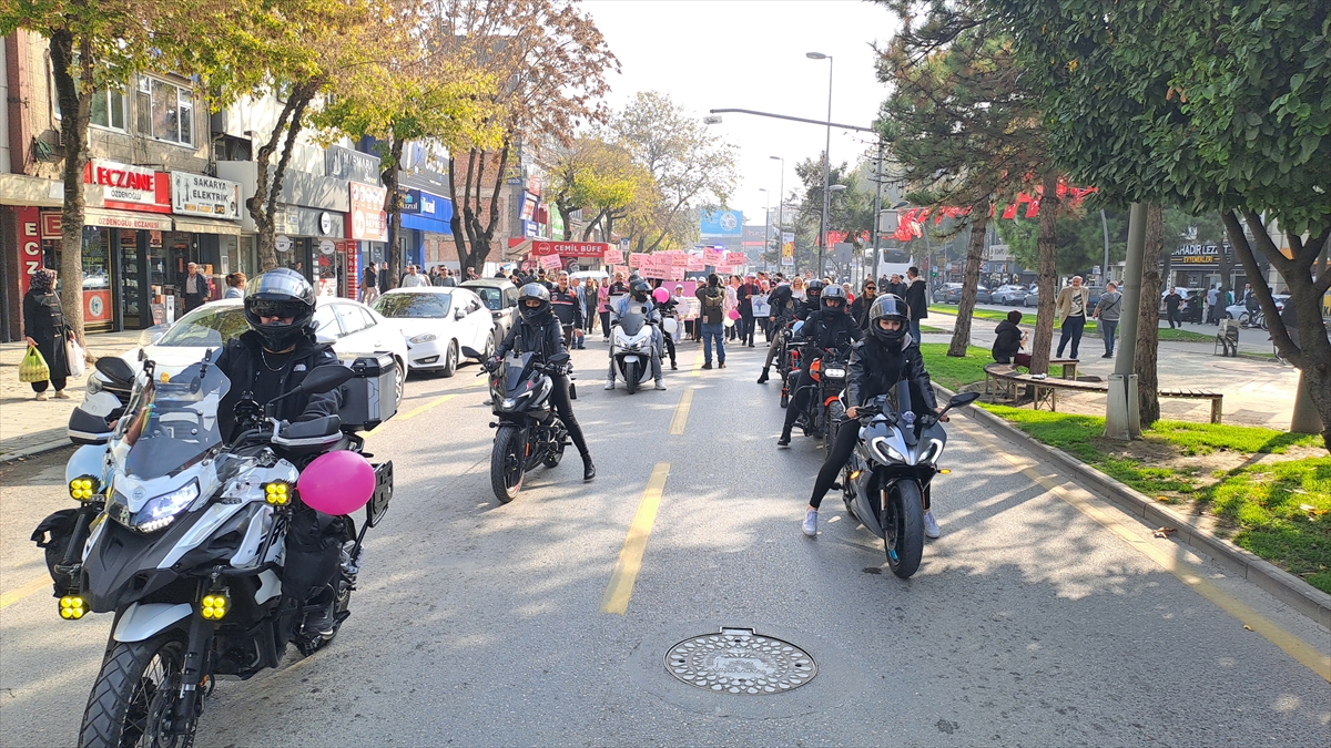 SAKARYA (AA) – Sakarya'da kanserle mücadeleye dikkati çekmek amacıyla motosiklet