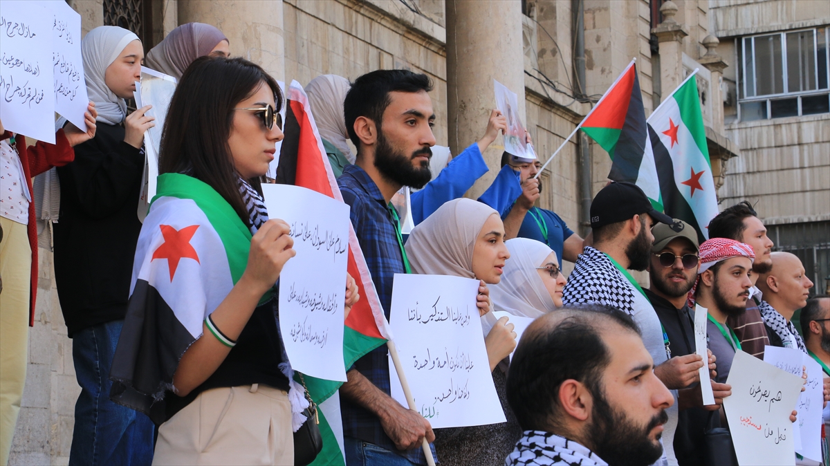 ŞAM (AA) – Suriye'nin başkenti Şam’da bir araya gelen onlarca