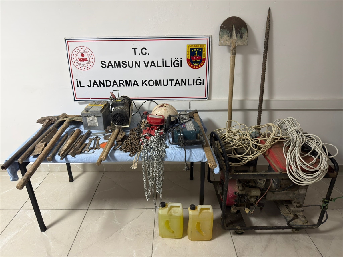 SAMSUN (AA) – Samsun'un Alaçam ilçesinde izinsiz kazı yapan 4