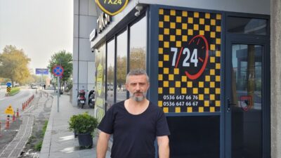 SAMSUN (AA) – Samsun'un Tekkeköy ilçesinde bir taksi sürücüsünün önünde