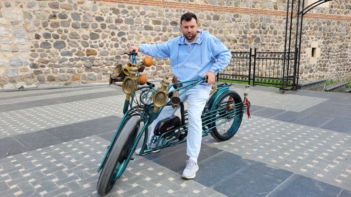 - Esnaf İsa Ermek'in kaporta ustası arkadaşının yardımıyla yaptığı bisiklette