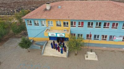 - Viranşehir ilçesine bağlı kırsal Sarıbal Mahallesi'ndeki kadınlar, yıllar önce