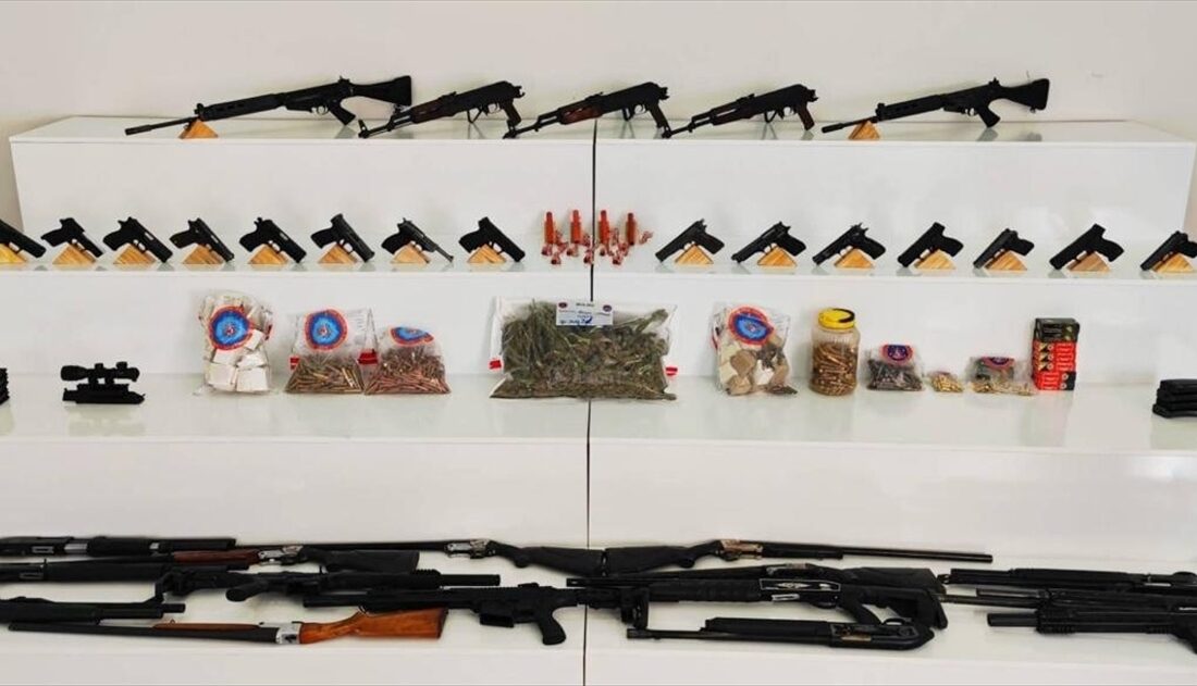 ŞANLIURFA (AA) – Şanlıurfa'nın Viranşehir ilçesinde düzenlenen silah kaçakçılığı operasyonunda