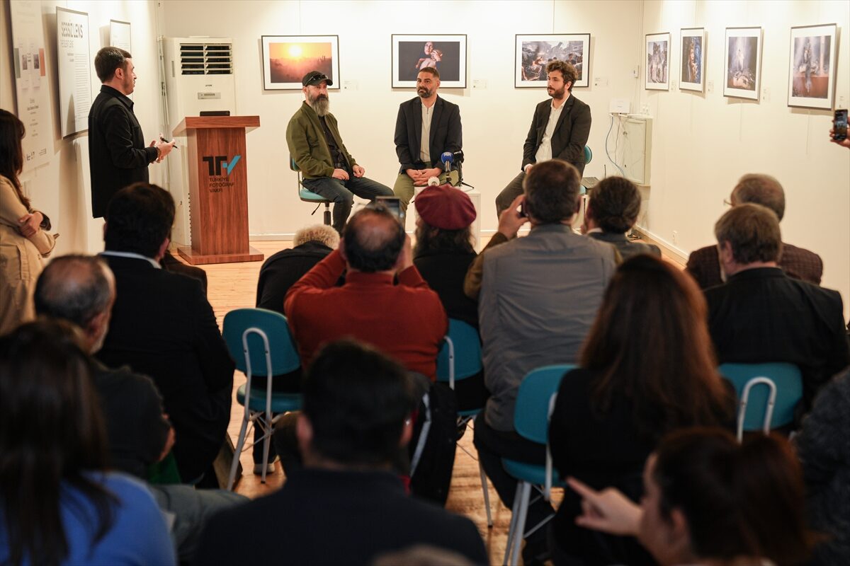 - Filistinli foto muhabiri Mustafa Hassona:
- "Teslim olmak, geri çekilmek