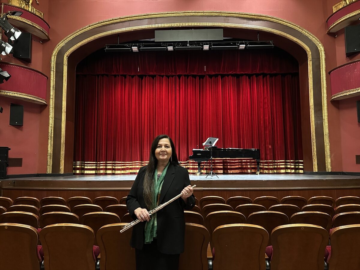 - 16. Uluslararası Şefika Kutluer Festivali kapsamında izleyicisiyle buluşacak Kutluer:
-