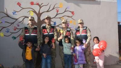 SİİRT (AA) – ​​​​​​​ Siirt'te jandarma ekipleri, 20 Kasım Dünya