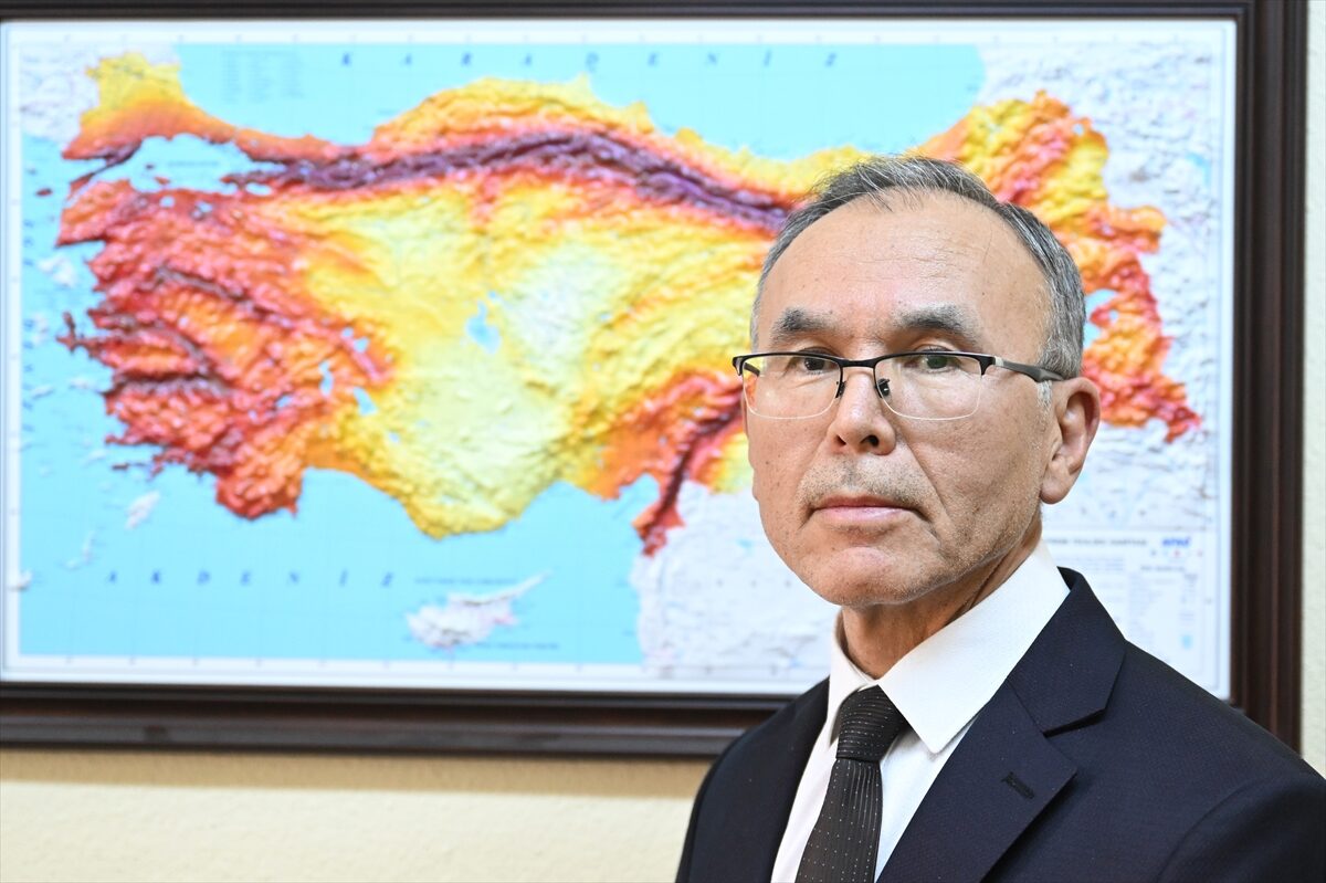 - Afet Yönetim Uzmanı Doç. Dr. Bülent Özmen:
- "Türkiye tarihinde