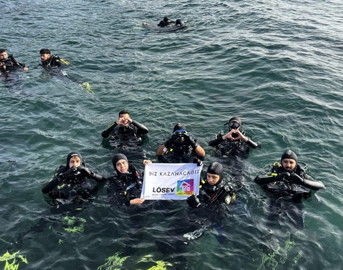 SİNOP (AA) – Sinop'ta dalgıçlar, lösemiyle mücadele eden çocuklara umut