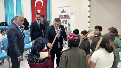 SİNOP (AA) – Sinop'ta öğrencileri bağımlılıktan uzak tutmak amacıyla "Müzik