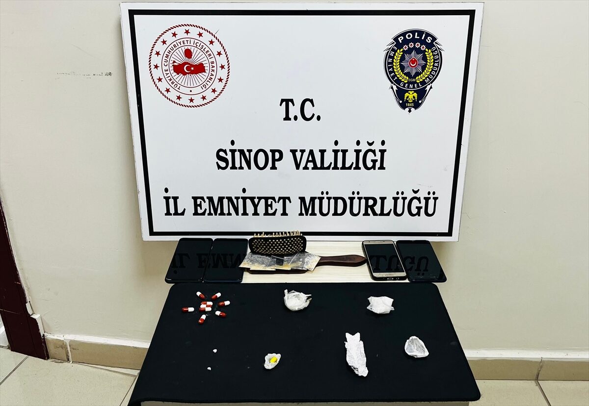 SİNOP (AA) – Sinop'ta düzenlenen uyuşturucu operasyonunda yakalanan 3 kişi