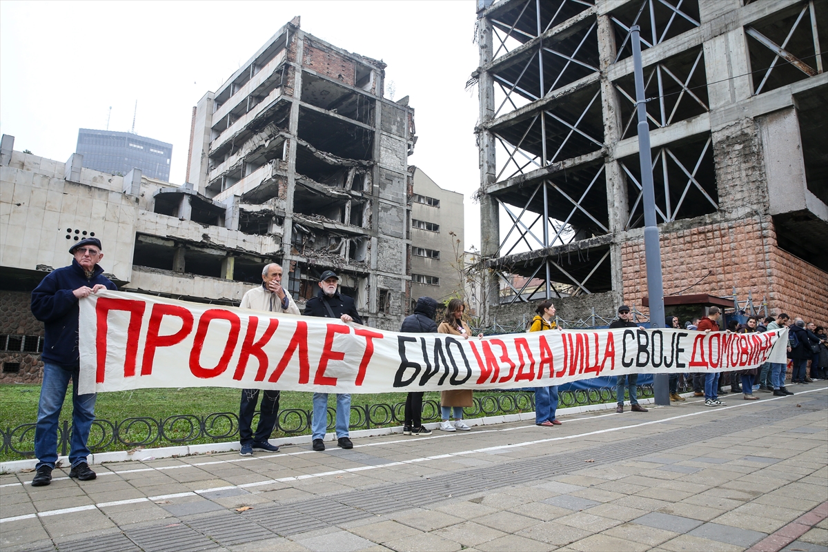 - Ulusal medya, 1999'da NATO'nun hava harekatı sonucu zarar gören