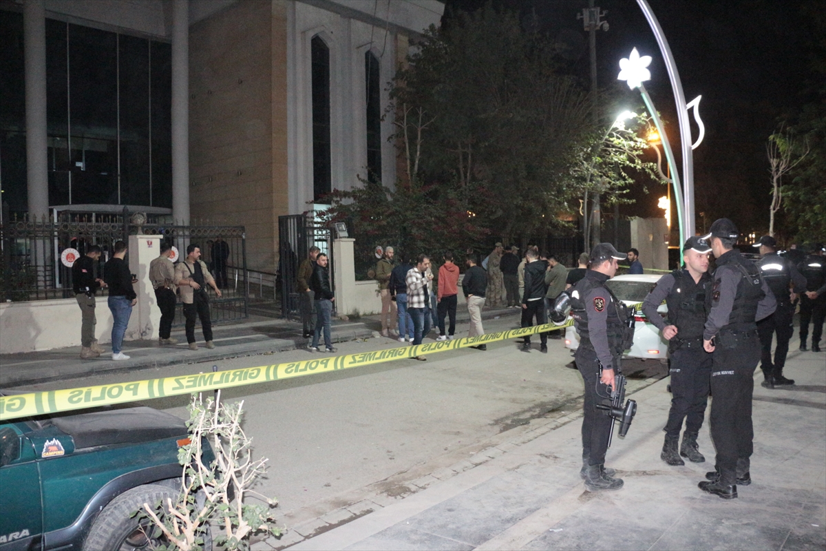 ŞIRNAK (AA) – Şırnak'ın Cizre ilçesinde adliye önünde silahlı saldırıya