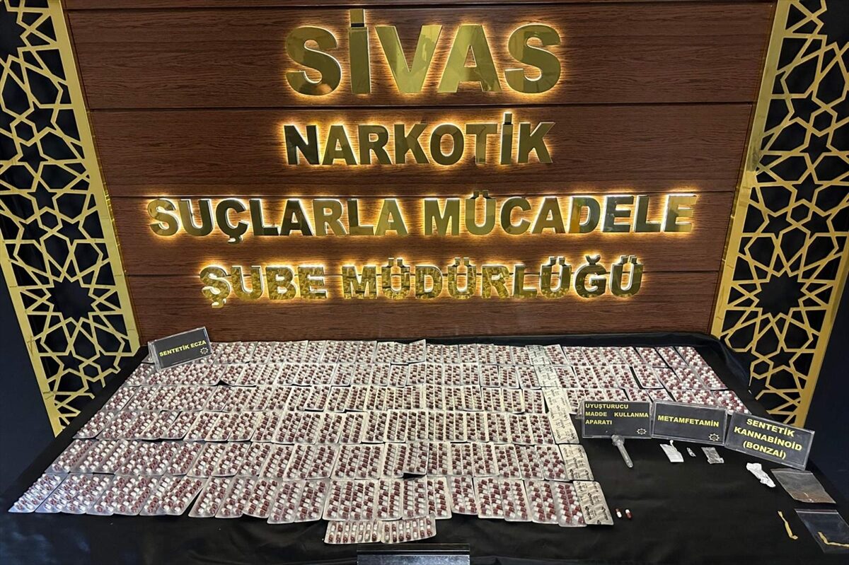 SİVAS (AA) – Sivas'ta düzenlenen uyuşturucu operasyonunda gözaltına alınan 4