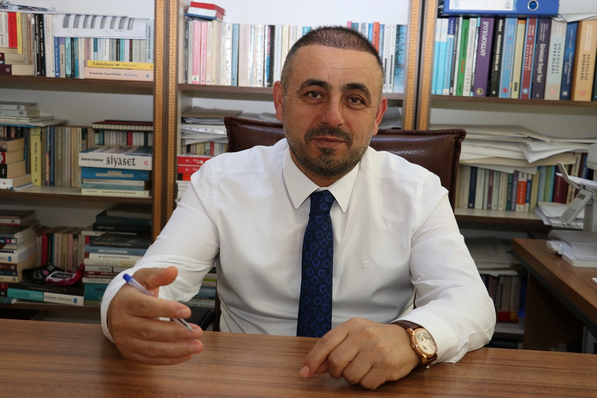 - Akdeniz Üniversitesi Edebiyat Fakültesi Ana Bilim Dalı Başkanı Prof.