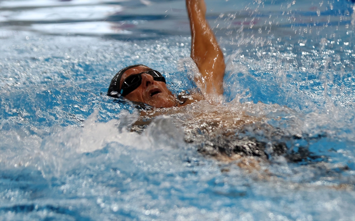 - Adana'da küçük yaşta su kanalında yüzmeyi öğrenen 77 yaşındaki