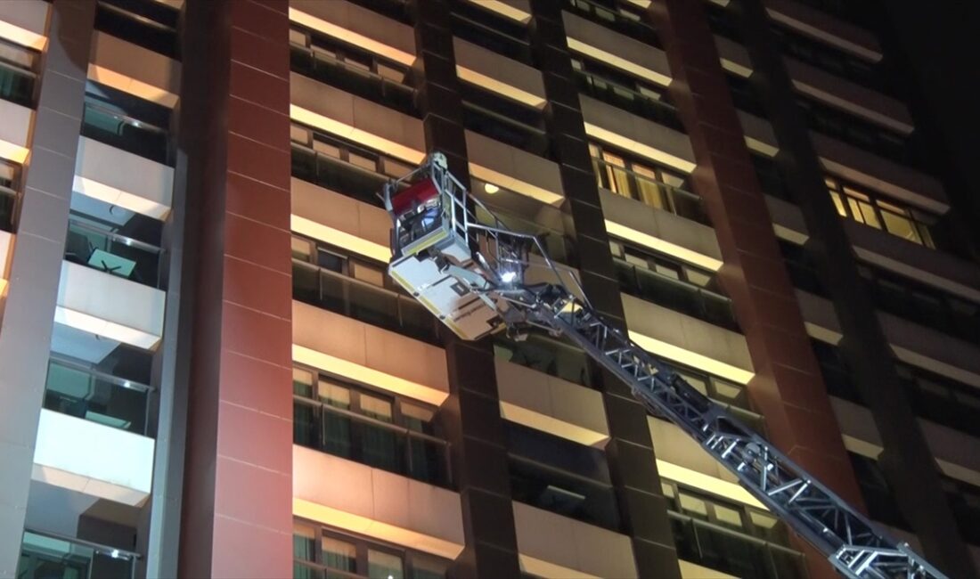 İSTANBUL (AA) – Sultangazi'de bir otelde çıkan yangında dumandan etkilenen